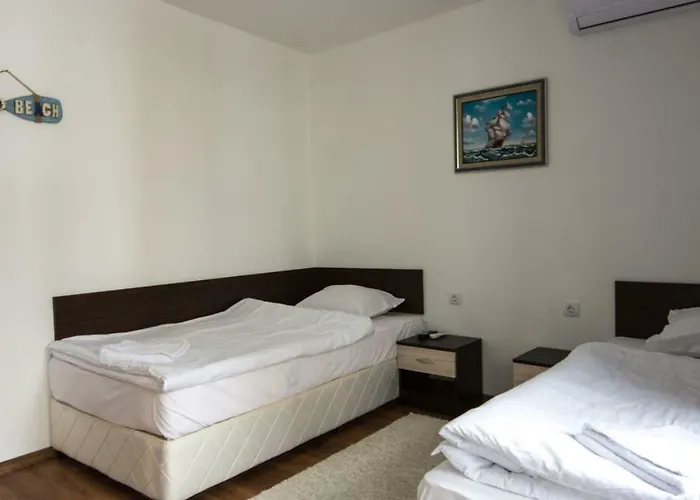 Guest Old Captain Hostel