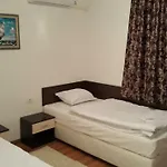 Guest Old Captain بيت شباب *