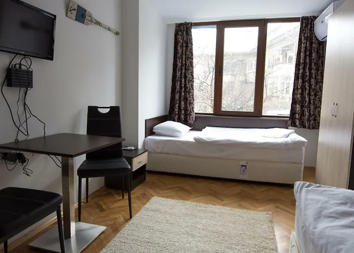 Hostel Guest Old Captain *